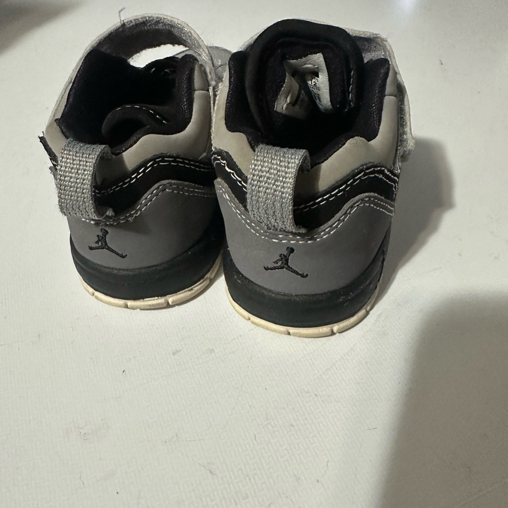 Grey and black children’s jordans. Size 6c - Picture 3 of 3